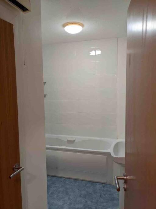 Beautiful 2 Bed Apt In Grand Canal *