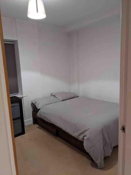 Beautiful 2 Bed Apt In Grand Canal Apartment *